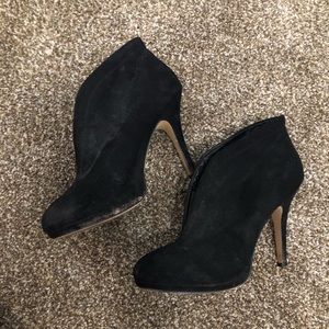 Fairly worn, velvety heels.